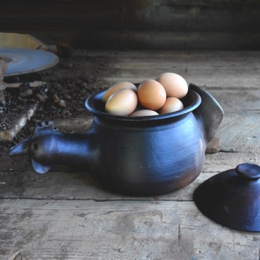 Pomaireware Round Clay Hen Pot